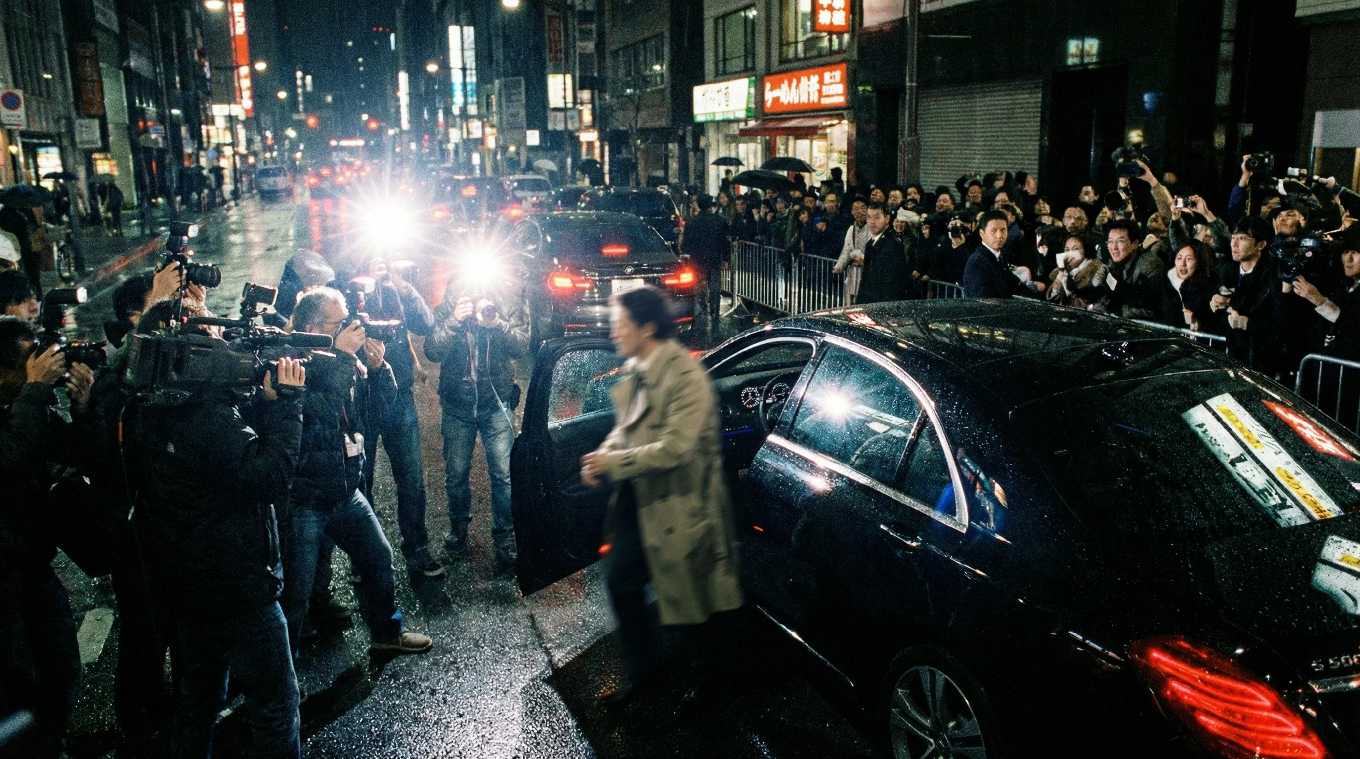 狗仔跟拍明星深夜出行画面